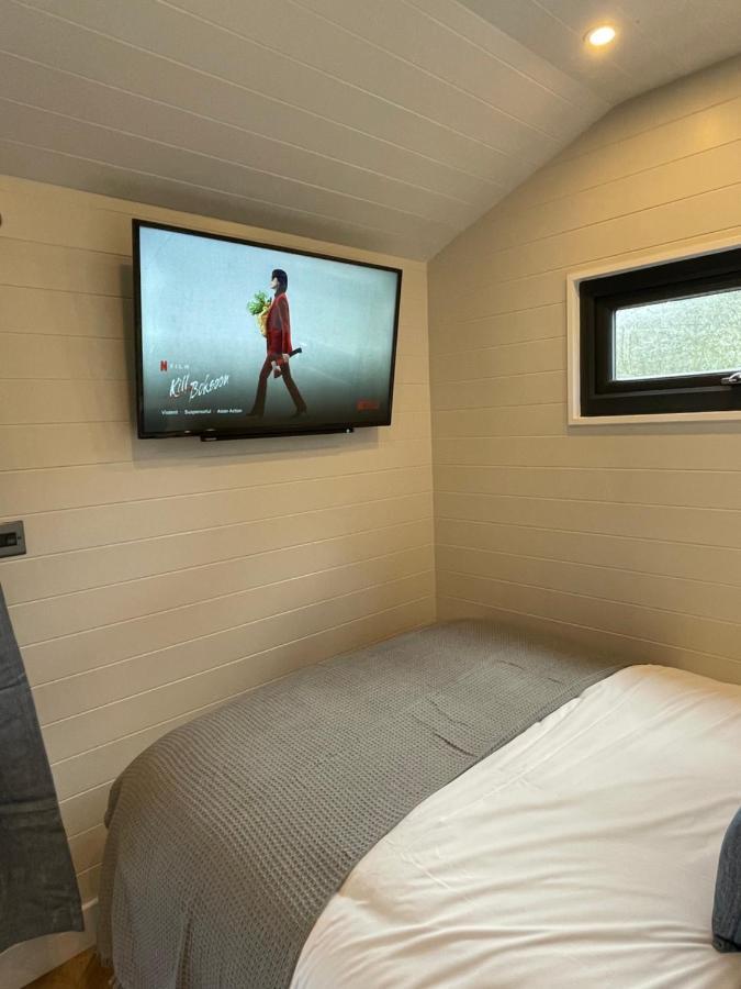Dee Lodge With Private Hot Tub Llangollen Ngoại thất bức ảnh