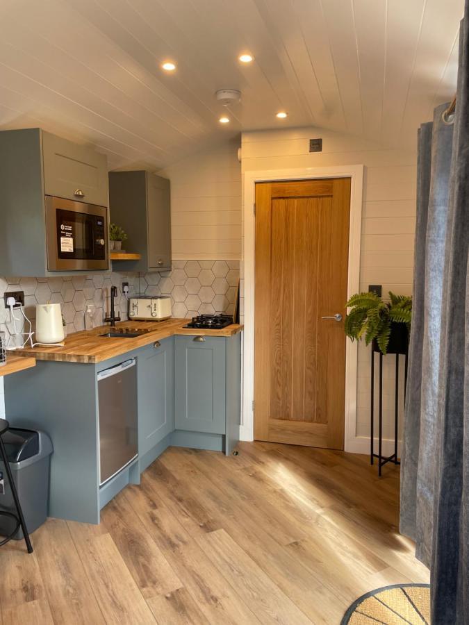 Dee Lodge With Private Hot Tub Llangollen Ngoại thất bức ảnh