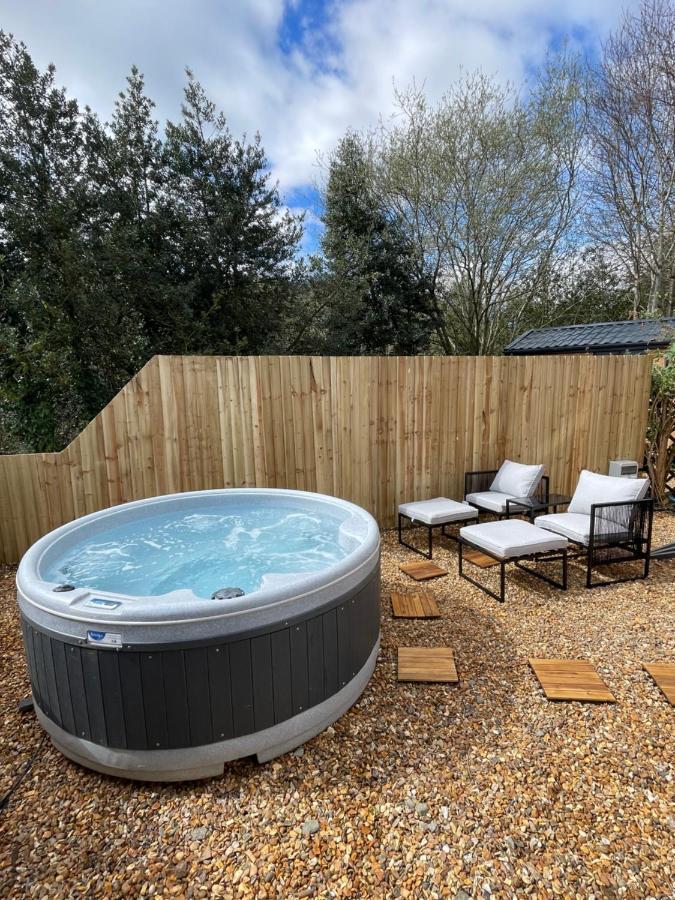 Dee Lodge With Private Hot Tub Llangollen Ngoại thất bức ảnh