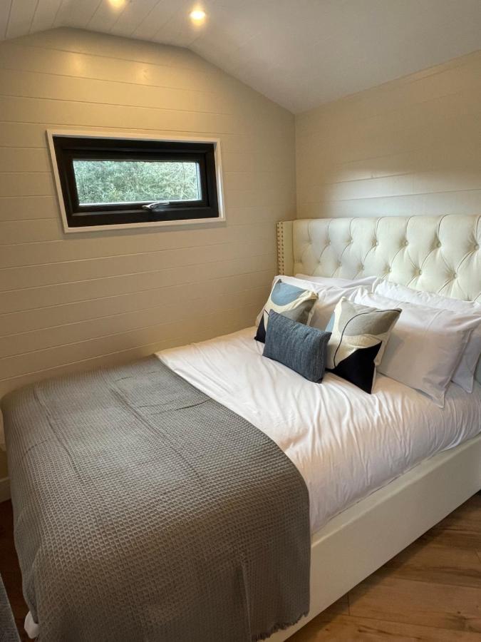 Dee Lodge With Private Hot Tub Llangollen Ngoại thất bức ảnh