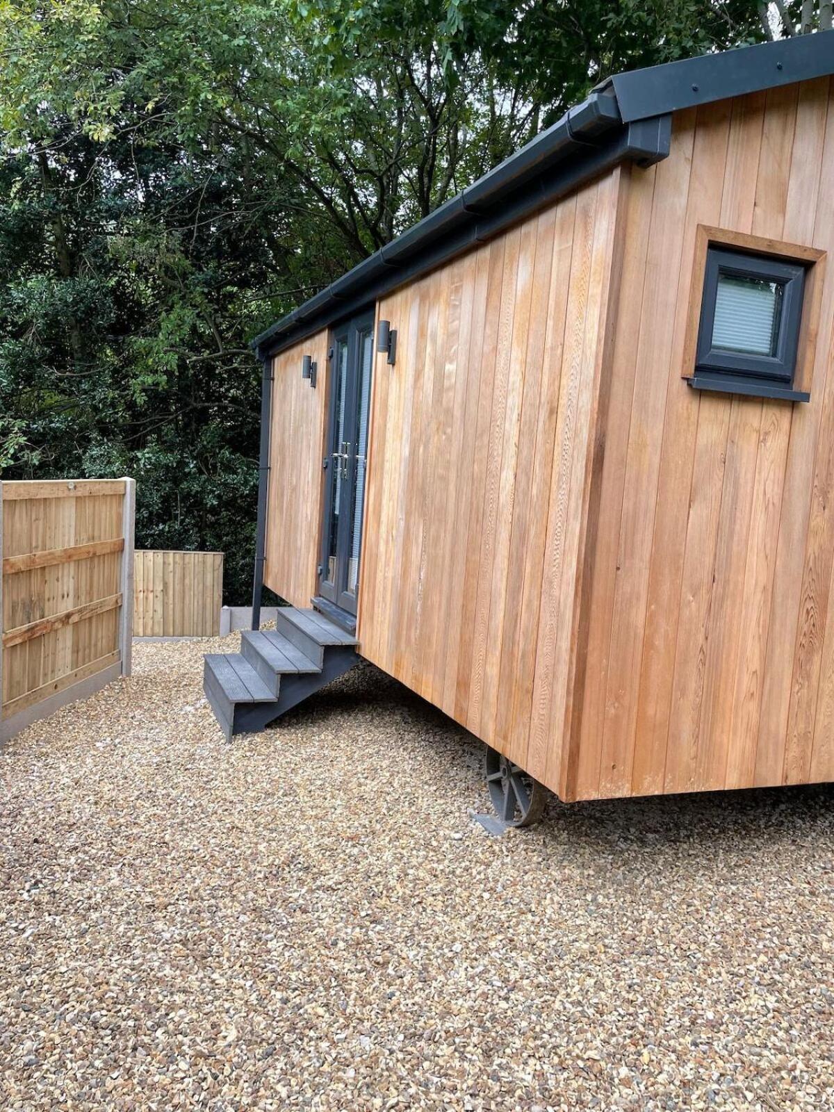 Dee Lodge With Private Hot Tub Llangollen Ngoại thất bức ảnh
