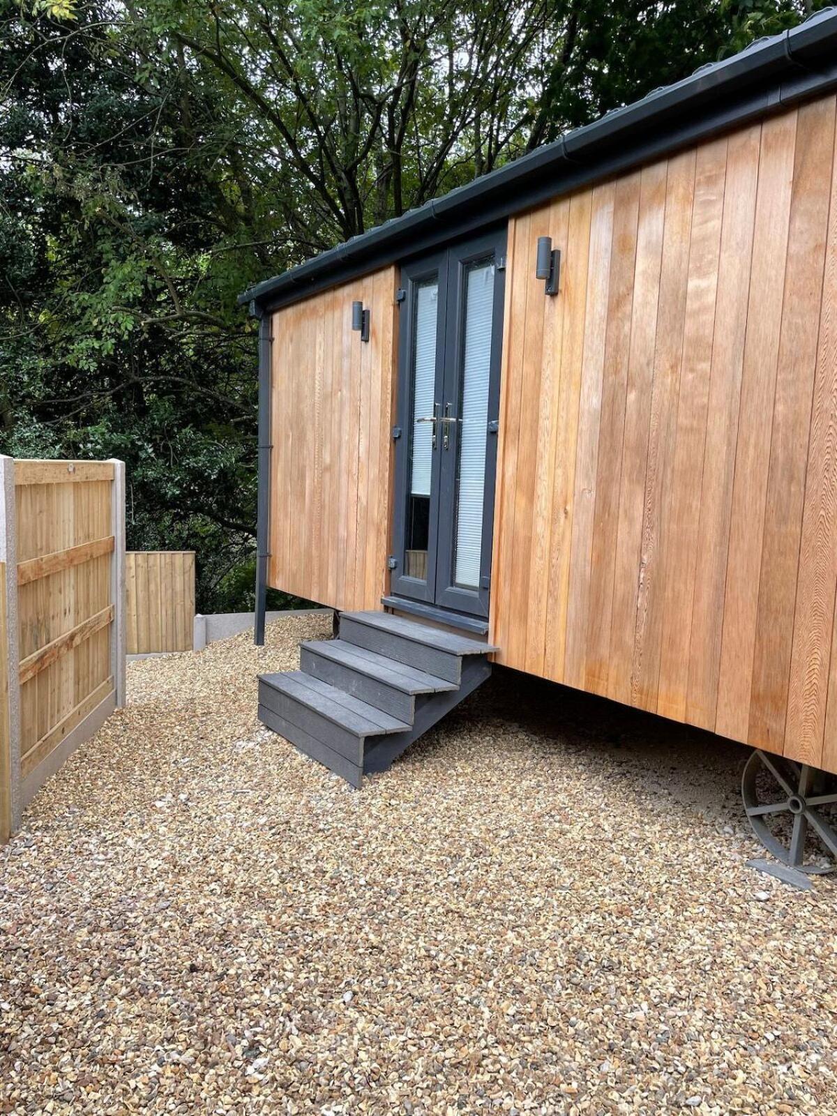 Dee Lodge With Private Hot Tub Llangollen Ngoại thất bức ảnh